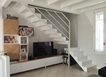 composer require 'drupal/ept_image_gallery:^1.4'